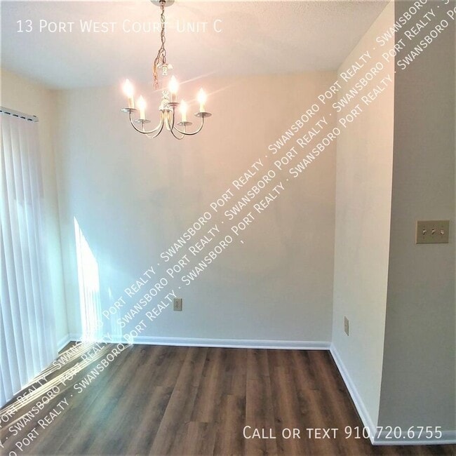 Photo - 13 Port W Ct