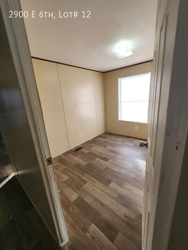 Photo - 2900 E 6th Ave