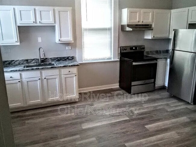 Photo - 1532 St Clair St