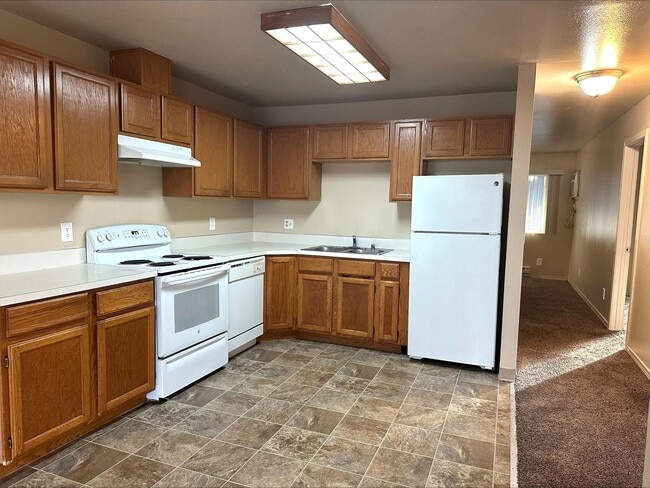 Photo - Kamden Court: Leasing Specials! Great location in Kennewick!
