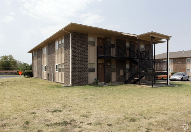 Plaza Hills East Apartments - Plaza Hills East Apartments