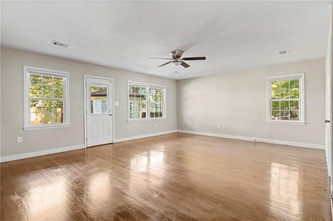 Photo - 207 Tanglewood Dr