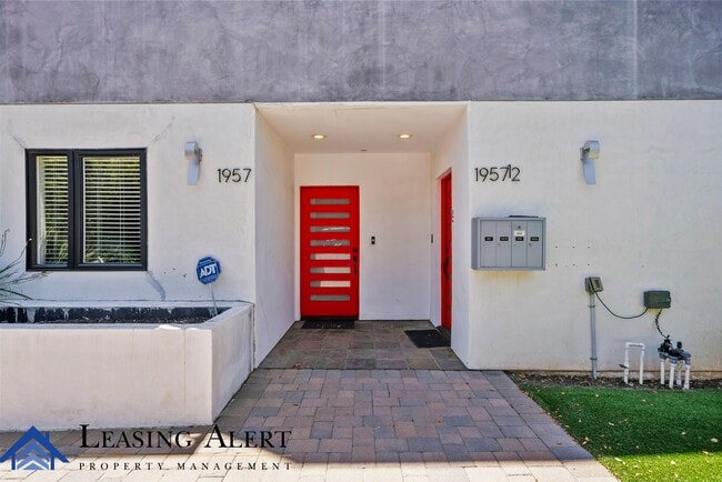 Building Photo - 1957 1/2 Vista Del Mar Ave