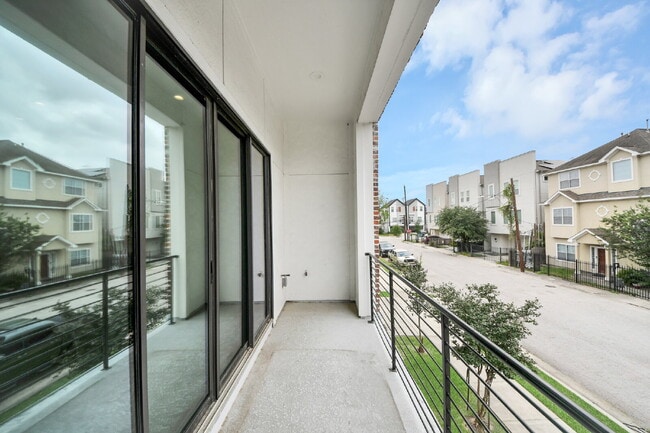 Photo - City views, smart layout, and Houston convenience?