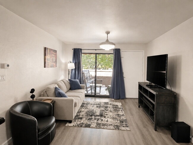 Photo - "Chic & Cozy 2-Bed, 2-Bath Furnished Retreat with Granite Elegance in Glendale Steps from Banner ... Unit 2100