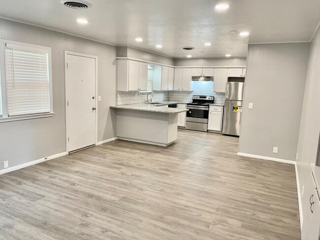 Photo - 3621 56th St