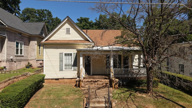 227 Hendrix Ave SW