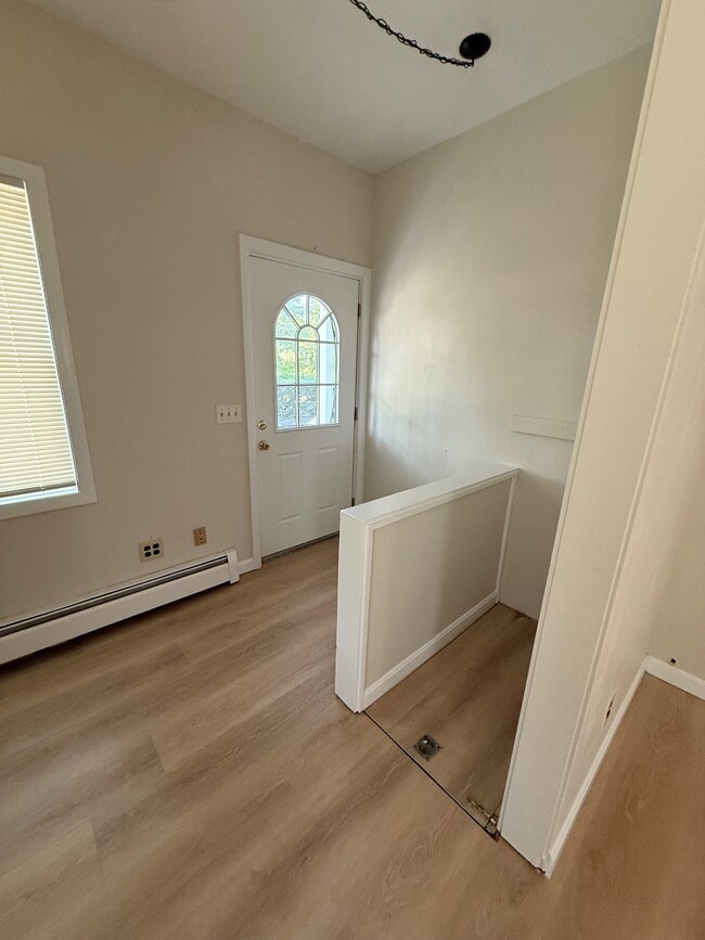 Building Photo - 79 Frank Ave Unit Apt. A