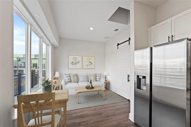 Photo - 850 TETBURY Lp