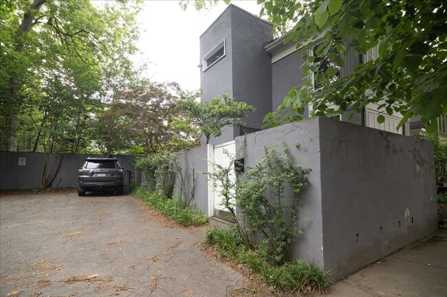 Photo - Very Spacious 2/2 Unit in the Heart of Midtown and Walking Distance to Piedmont Park!