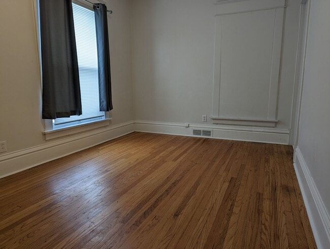 Photo - 2 BEDROOM NEAR DOWNTOWN Unit 2