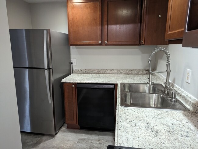 Photo - 723 Whitcomb St