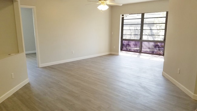 Photo - 2388 Oak Park Way