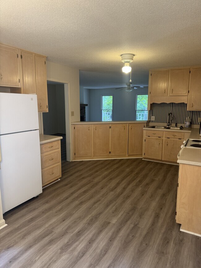 112 Oak Leaf Cir