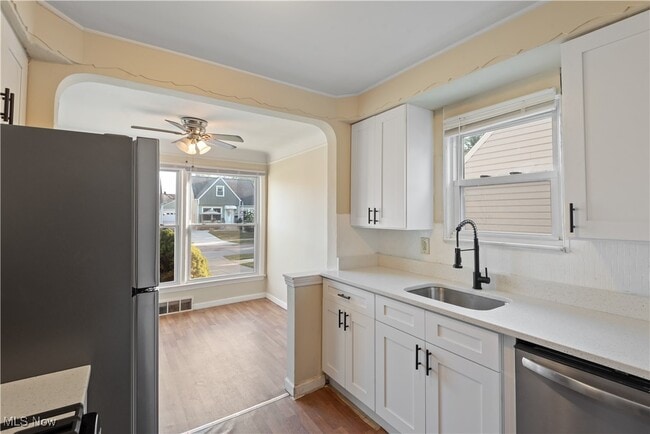 Photo - 4514 Redfern Rd