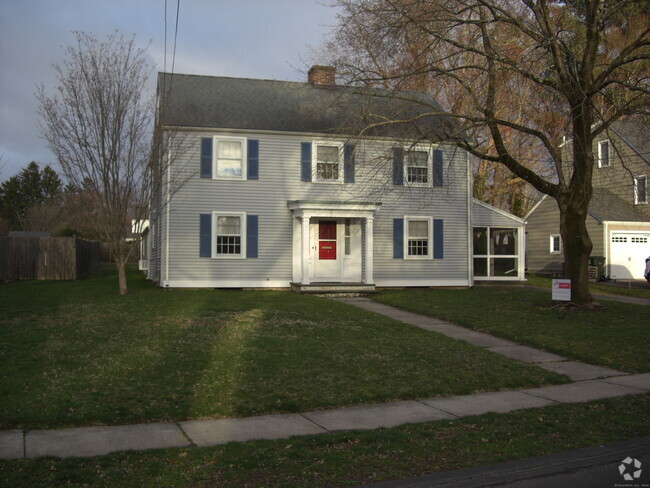 Building Photo - 42 Rosedale Rd Rental