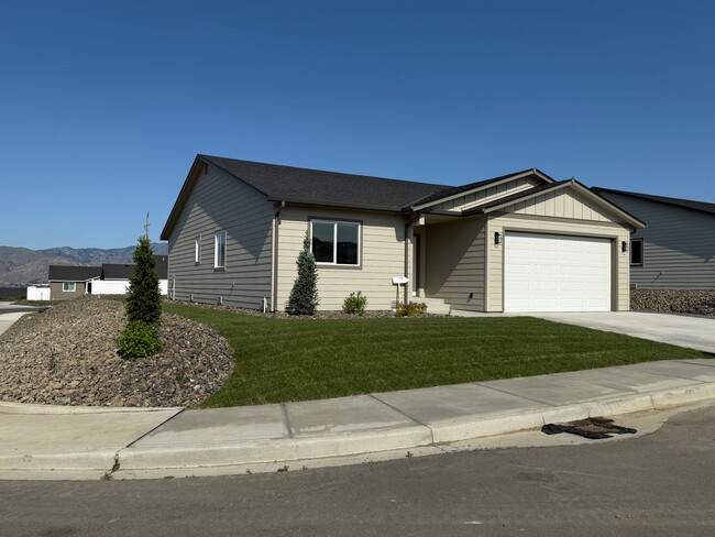 Building Photo - New Construction 3 bed, 2 bath!