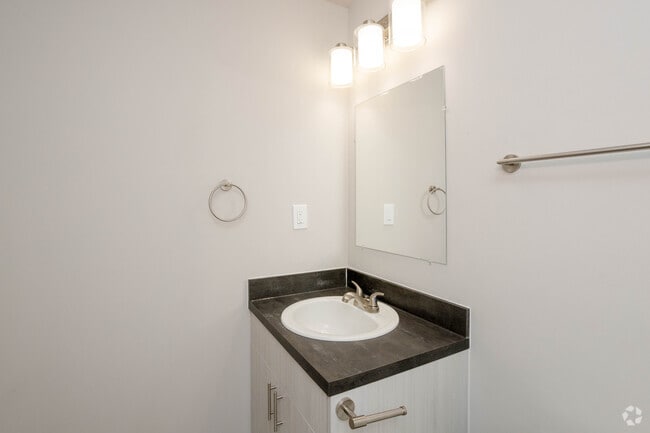 (R) RENOVATED THE FLOWERING DOGWOOD 1BR, 1BA - 700 SF - Kitchen