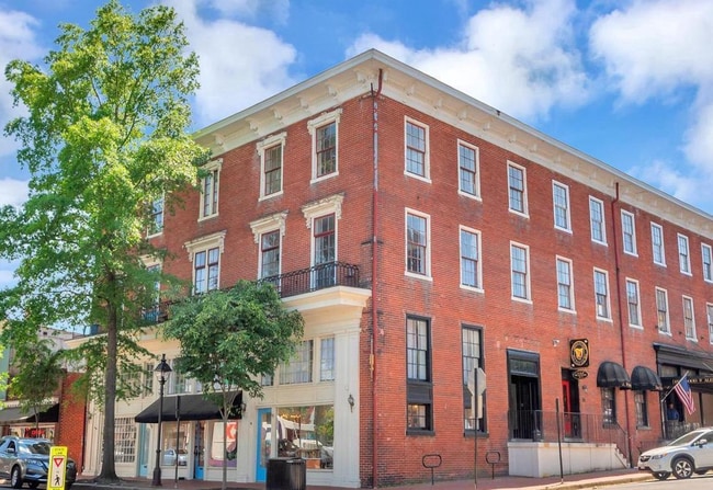 Building Photo - Convenient Location! Rental