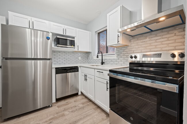 Building Photo - 20 Henderson Dr Unit A