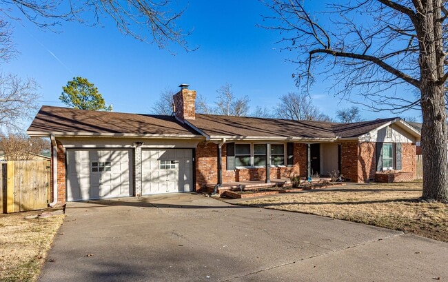 Building Photo - 3-Bed Midtown Home, Large Fenced Yard With Pool