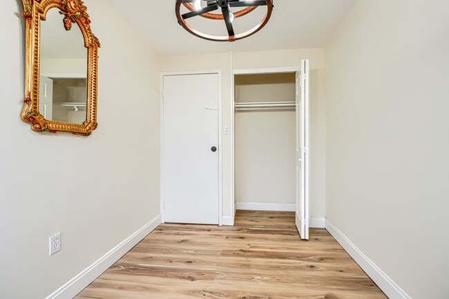 Photo - 8049 Lansdale Rd