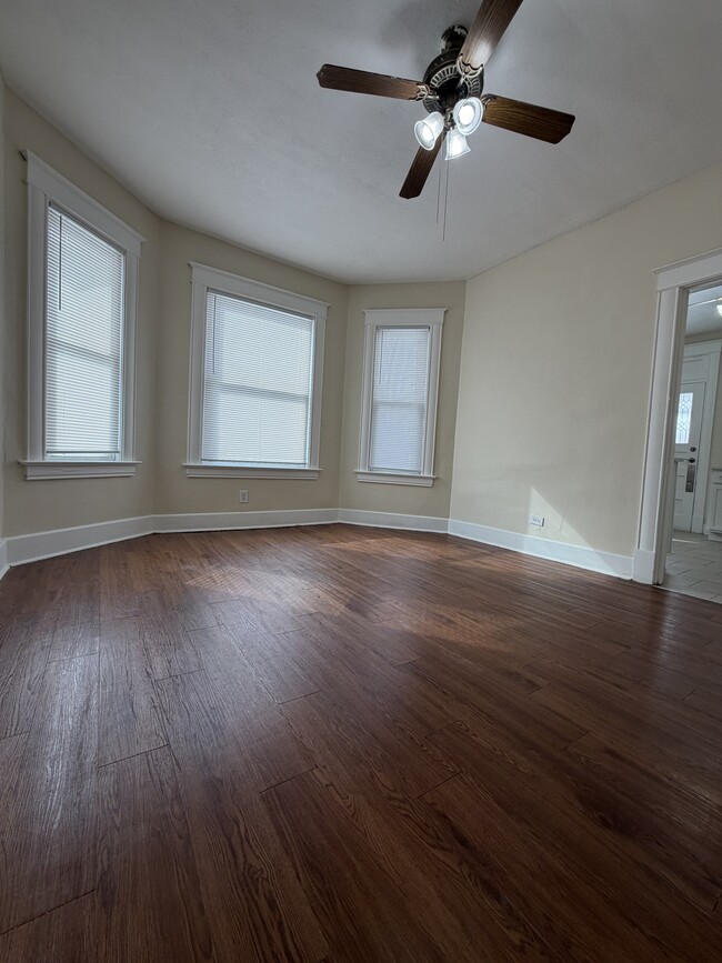 Photo - 2613 Iowa St