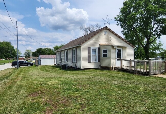 Photo - 501 Cowgill St House