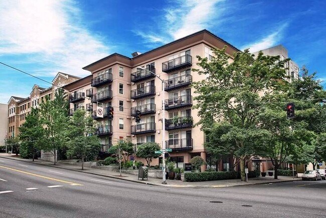 Building Photo - 1323 Boren Ave Unit Apt#303