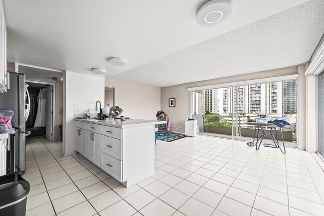 Photo - 240 Makee Rd