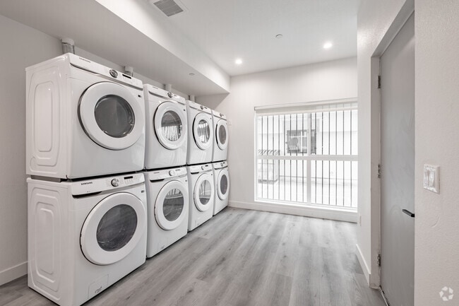 21BR, 15BA - 4,450SF - Laundry