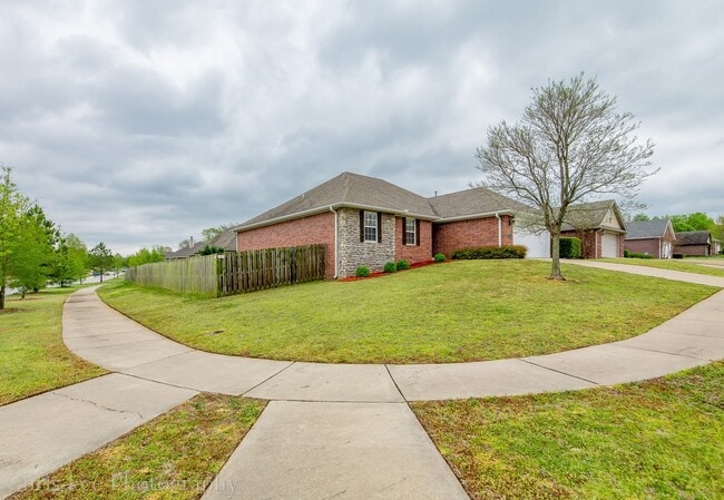 Photo - Spacious 3 Bedroom Home on Corner Lot! Must See!