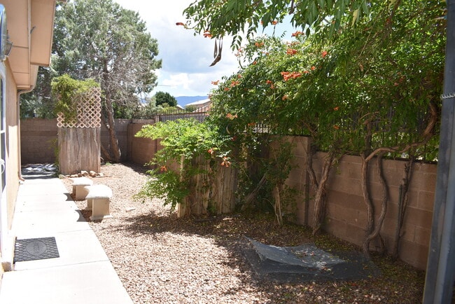 Photo - 8600 Simi Ln NE