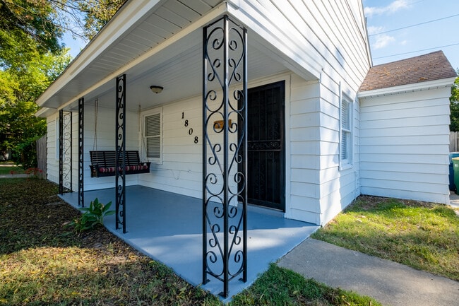 Photo - 1808 Iris St
