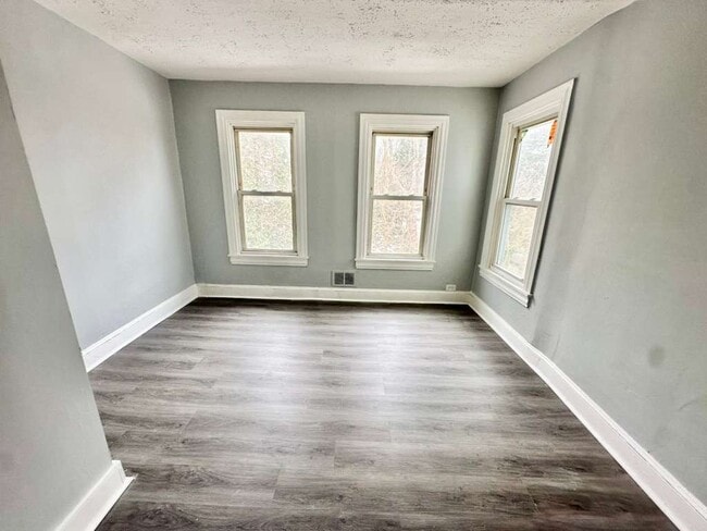 Photo - 275 S Broad St