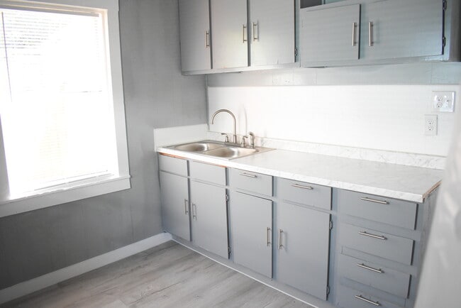 Photo - 110 Dutch St