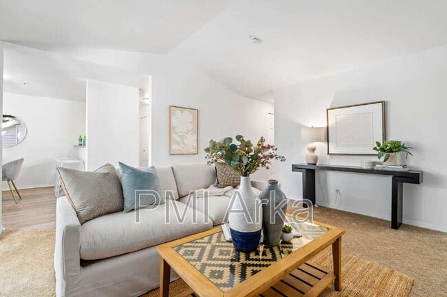 Photo - 19230 Forest Park Dr NE Unidad K335