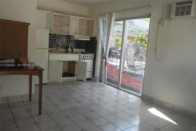 Photo - 2019 Fletcher St Unit 1-6