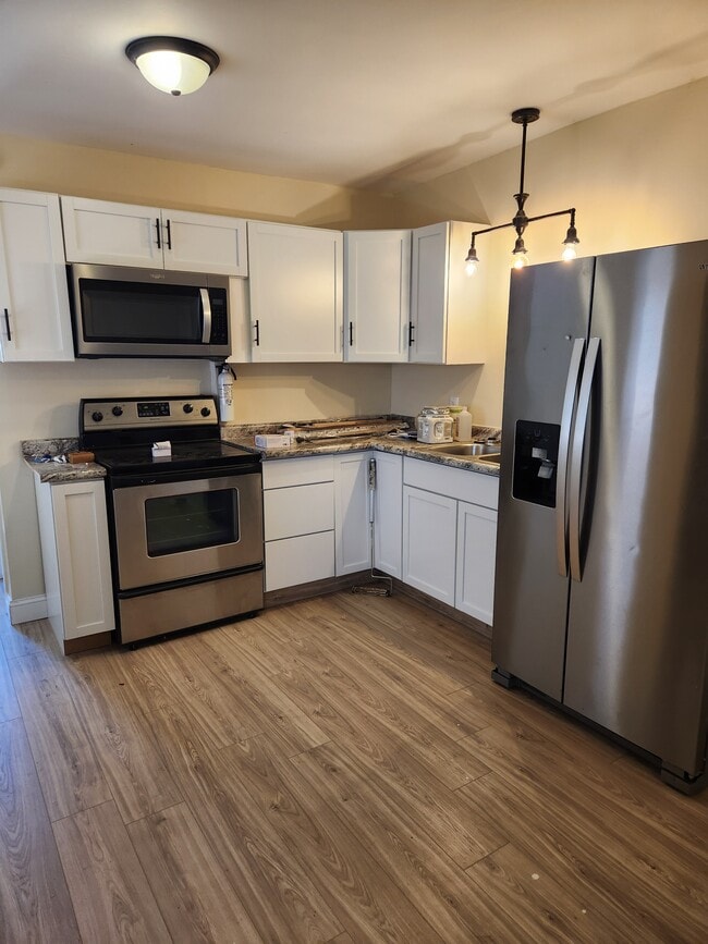 Building Photo - 1424 Avenue A Unit #3