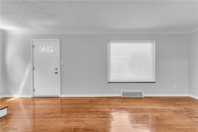 Building Photo - 23820 Hartland Rd Rental