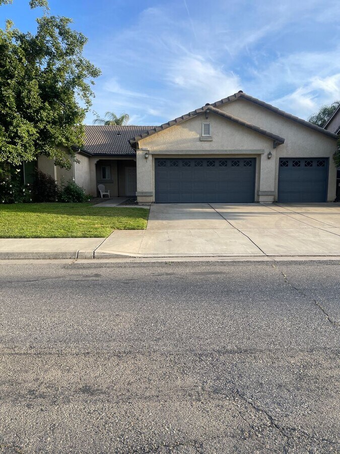 4 Bedroom / 2 Bathroom for Rent $2,500 - 4 Bedroom / 2 Bathroom for Rent $2,500 House