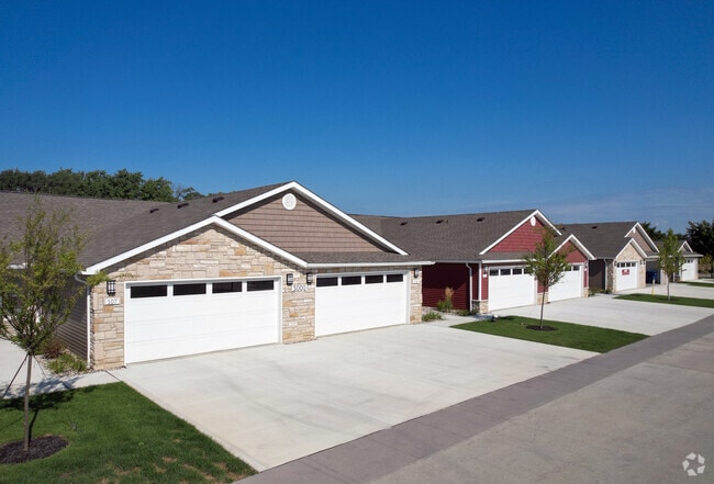 Building Photo - Redwood Lafayette