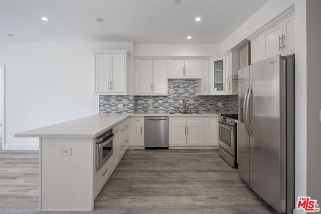 Photo - 1237 S Holt Ave Unidad 307