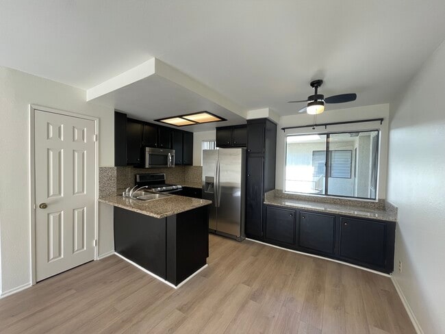 Building Photo - 10740 Lawler St Unit 10