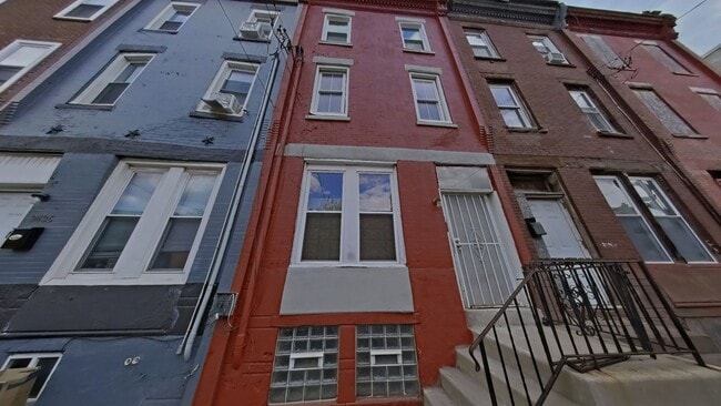 Building Photo - 2438 N 20th St Unit 2
