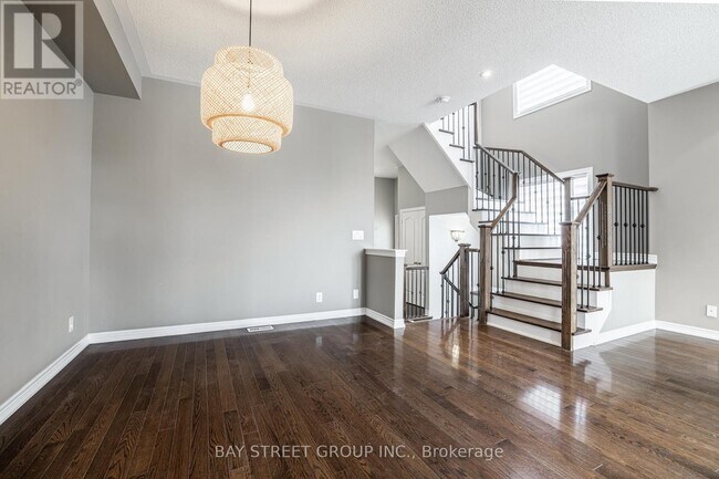 Photo - 4 Courtland Crescent