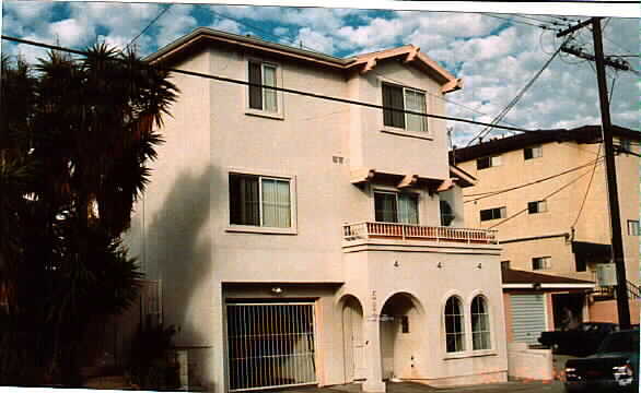Photo - 582 W 8th St Apartments