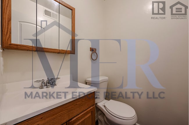 Photo - 3Bed/2.5Bath Townhouse at 24th St/Thomas! Move-In ready on 05/07/2026! -- NO HOA!