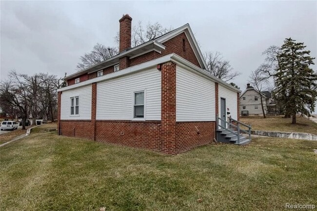 Photo - 751 Dupont St