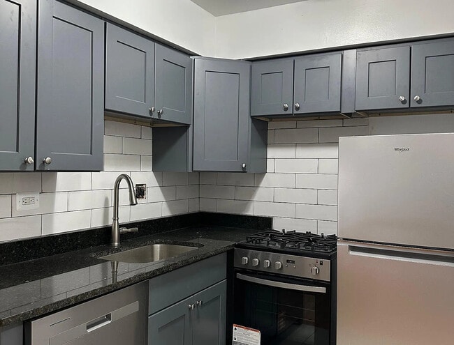 Building Photo - 1523 W Morse Ave Unit #3